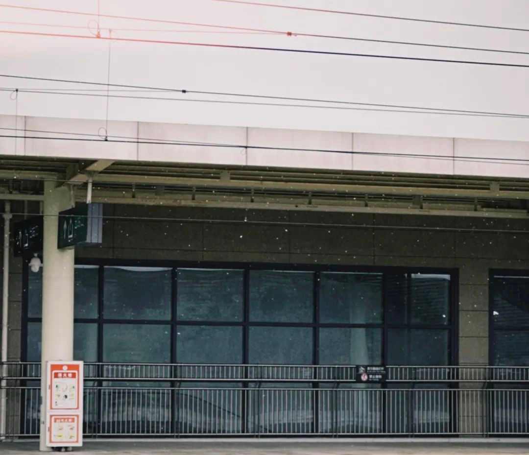 “这个工作太稳定了，大家都狠不下心来辞职”